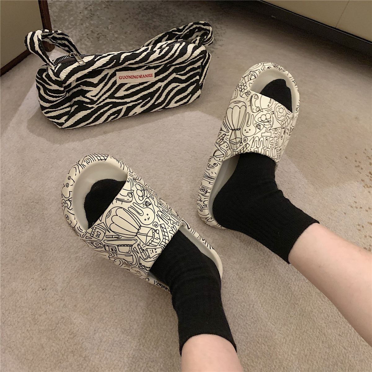 Thick-Soled Indoor Home Slippers -- Non-Slip Bath Soft - Soled Slippers