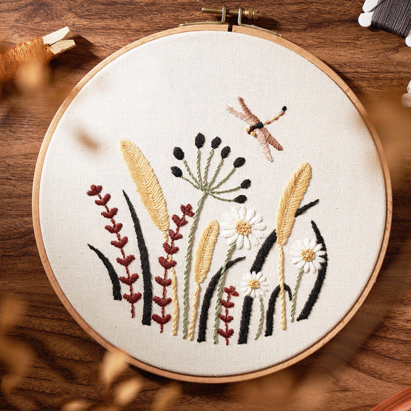 🧵Handmade 3D Embroidery Kit – Elk & Floral Design with Bamboo Hoop (20cm)
