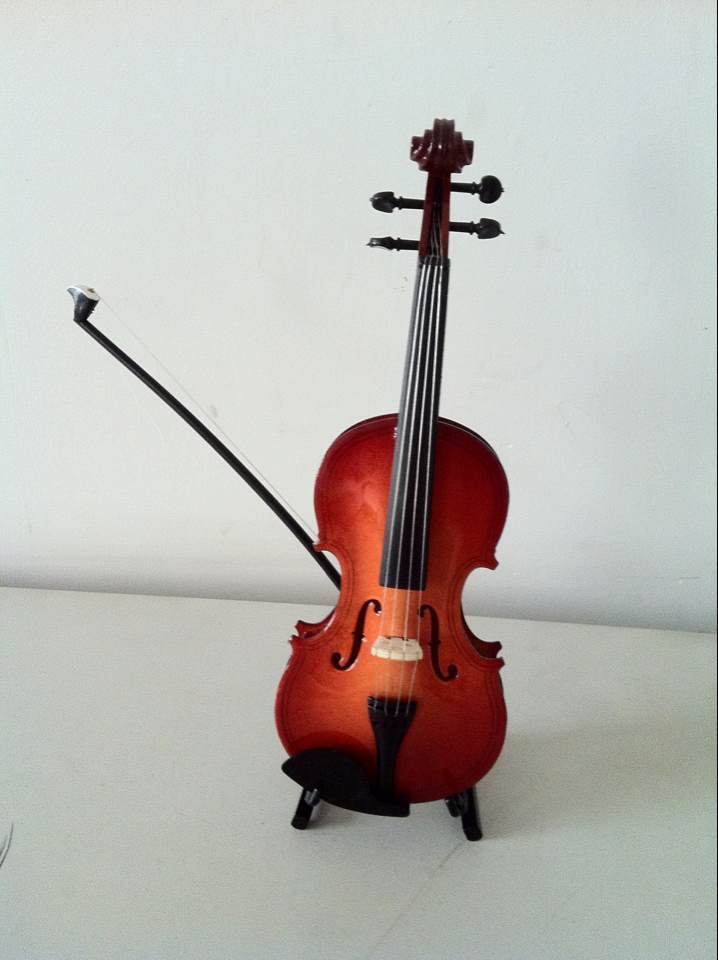 Violin Model - Studio Photography Photo Props