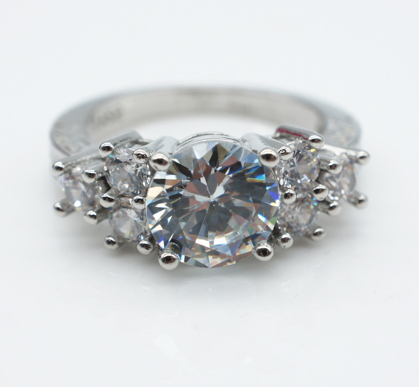 Luxury Diamond Zircon Engagement Ring