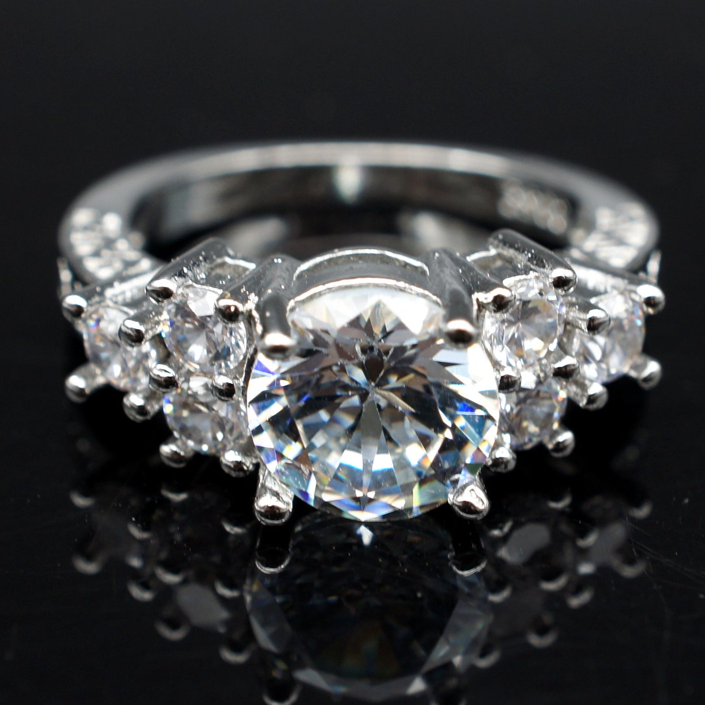 Luxury Diamond Zircon Engagement Ring