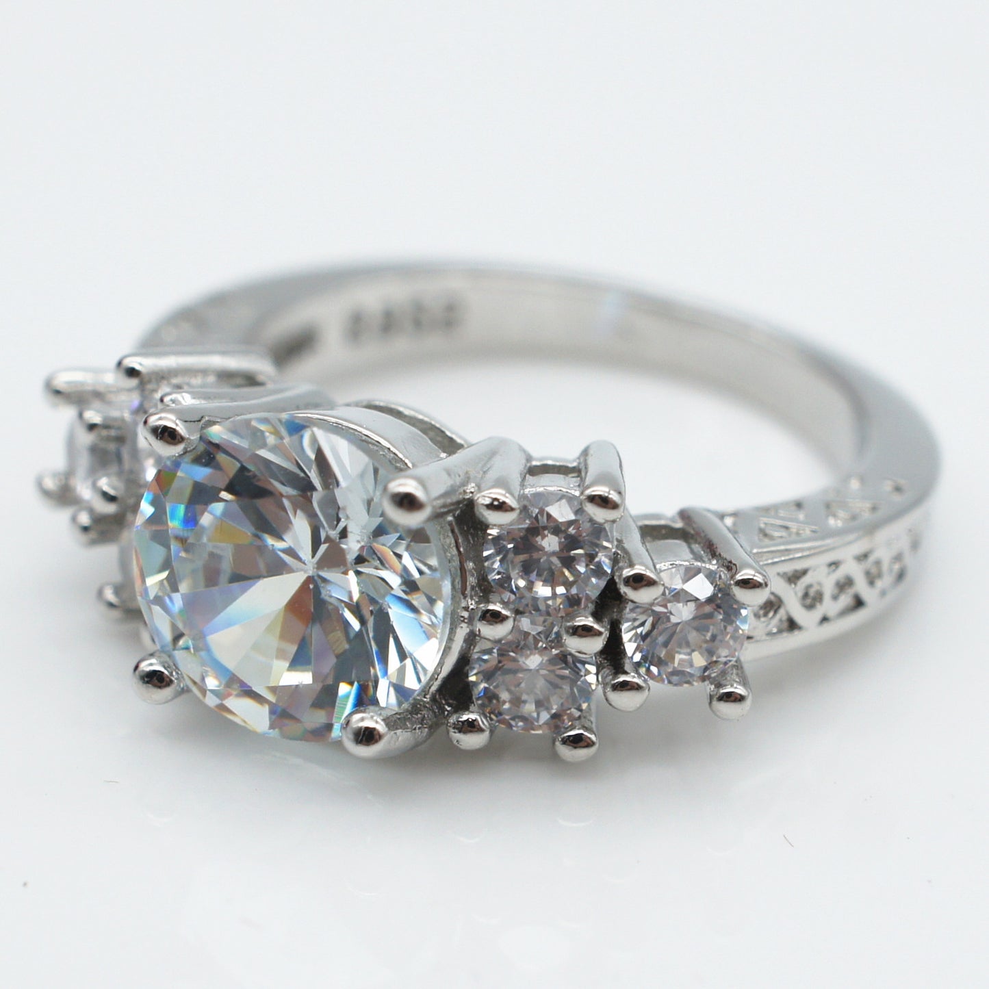 Luxury Diamond Zircon Engagement Ring