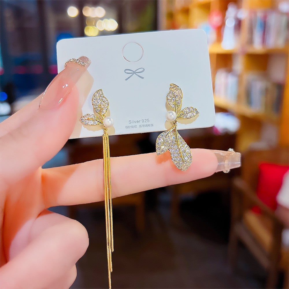 Sterling Silver Needle Light Luxury Pearl Earrings - Graceful Personality