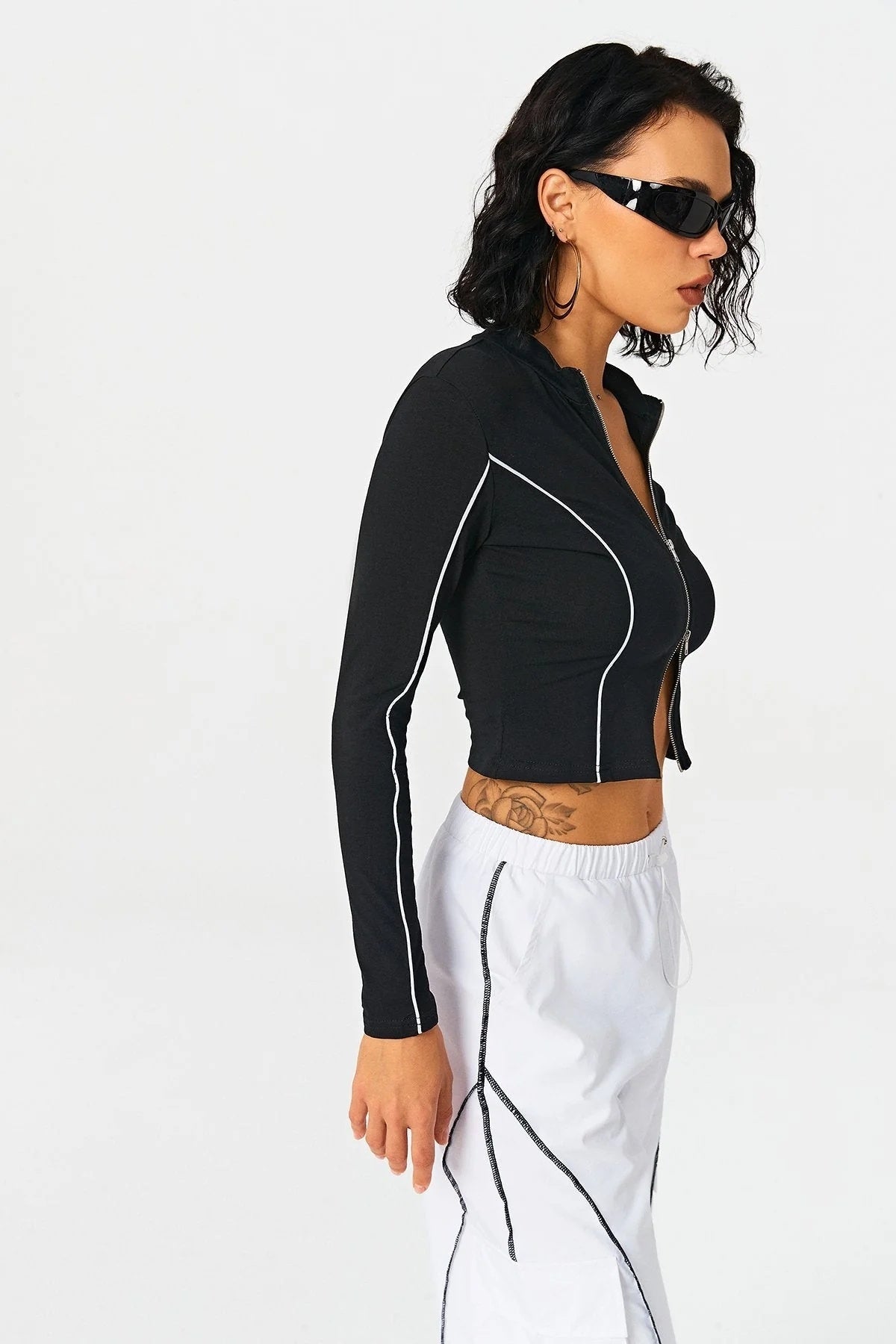 Women's Contrasting Line Standing Collar Wears Knitted Shirts