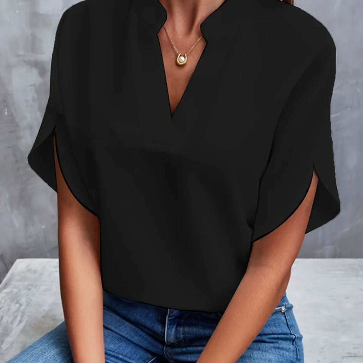 Sleek Short-sleeved  V-neck Chiffon Shirt - New V-neck Shirt Women's Casual Versatile Clothing