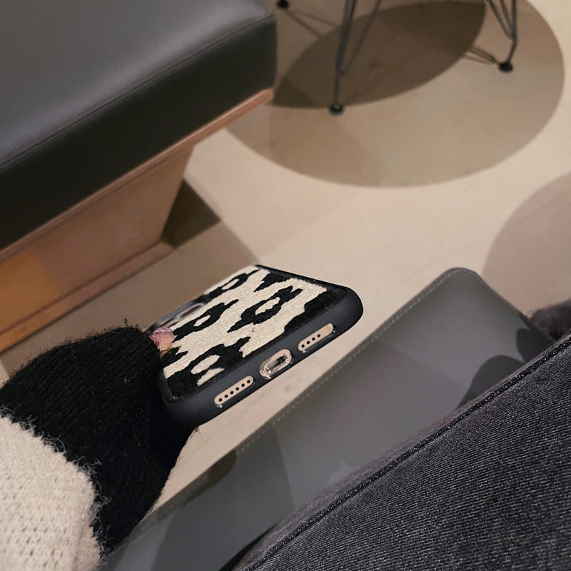 Autumn And Winter Mobile Phone Cases - Plush Flowers Are Suitable For Ladies