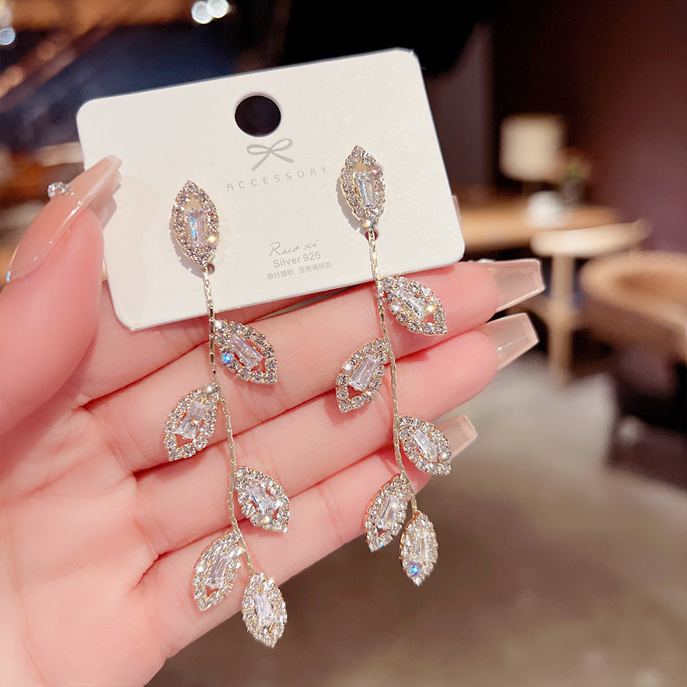 Sterling Silver Needle Light Luxury Pearl Earrings - Graceful Personality