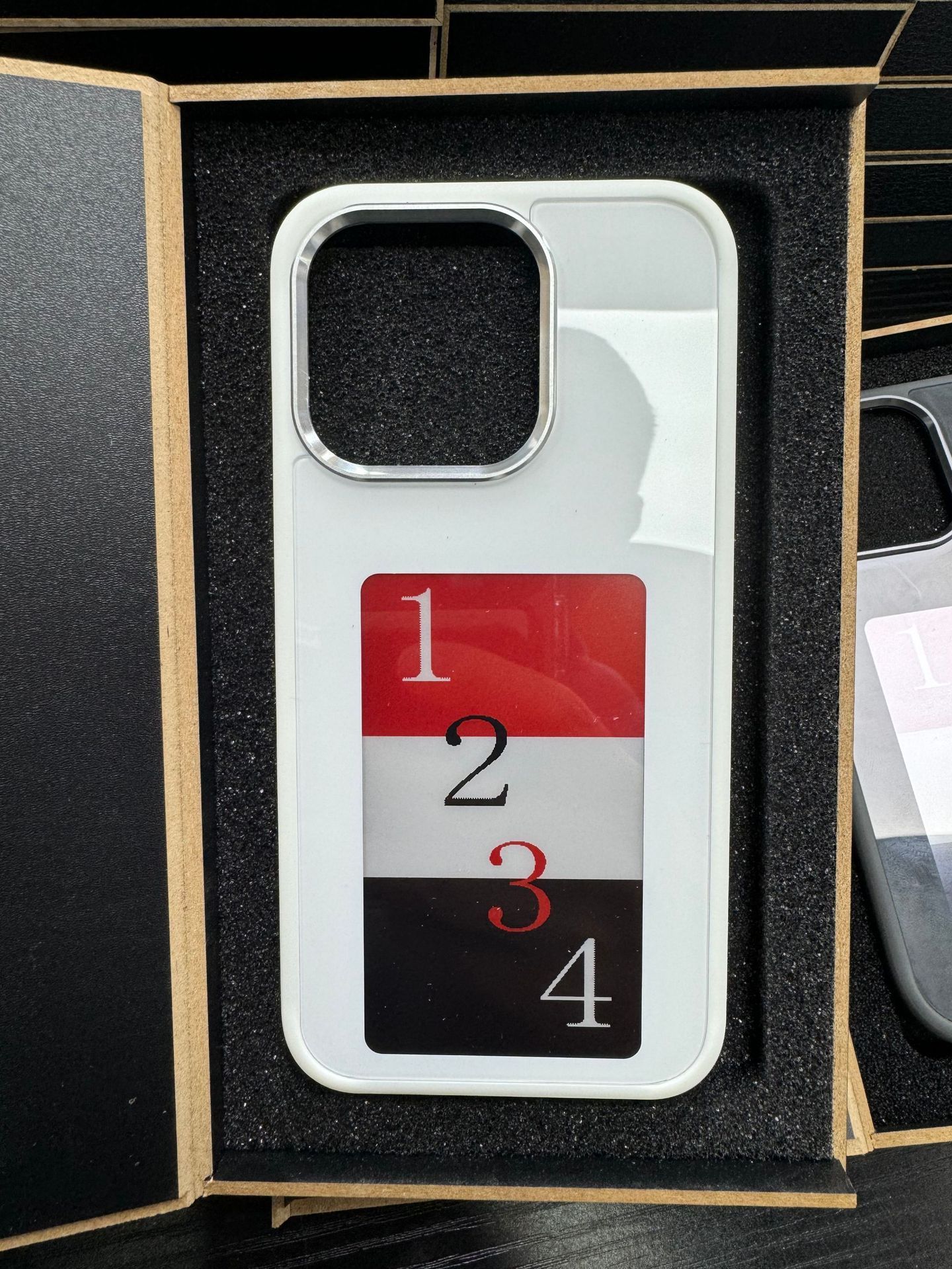 E-ink Screen Phone Case - Unlimited Screen Projection Personalized Phone Cover Battery Free New Designer Luxury Phone Case