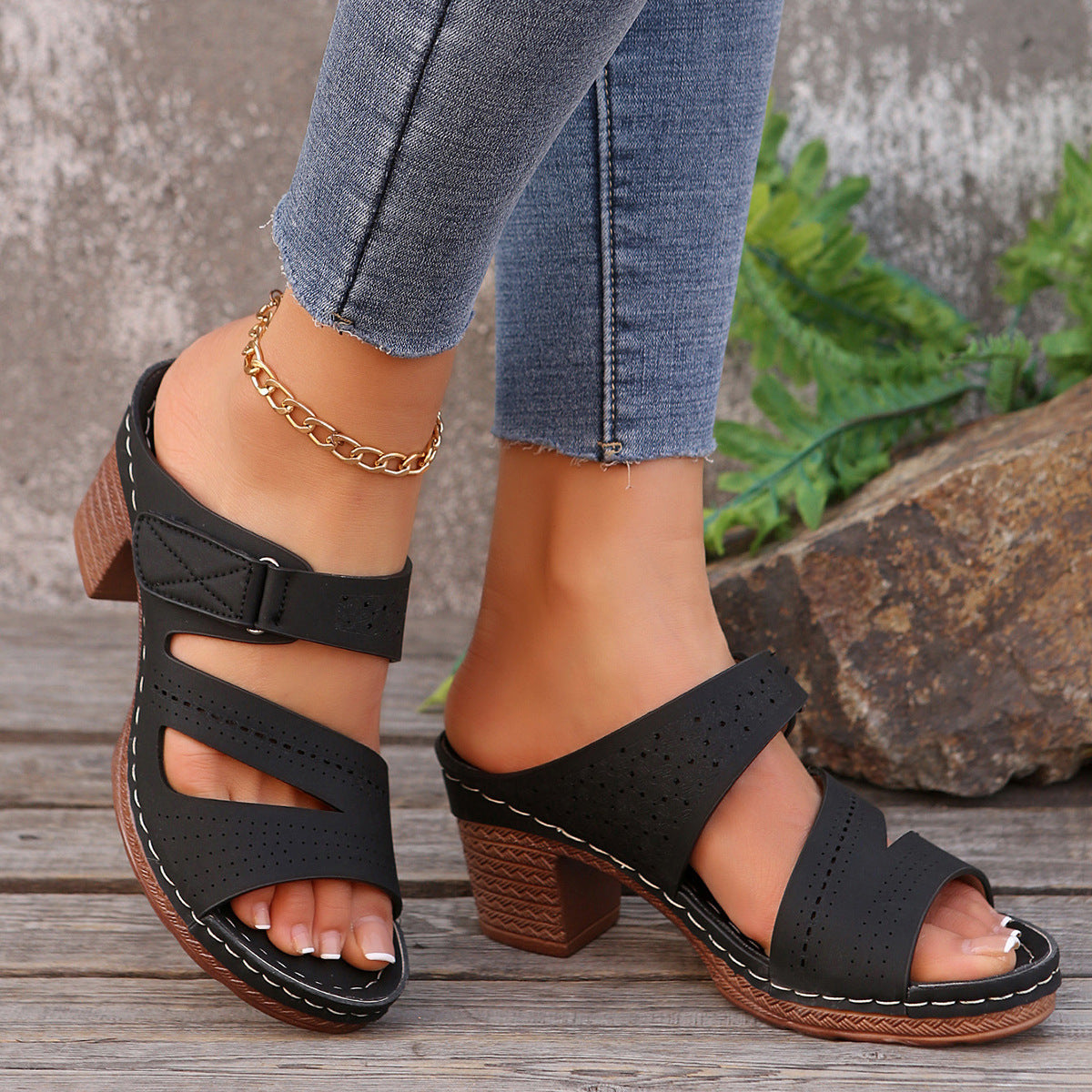 Square-heeled Peep-toe Slides