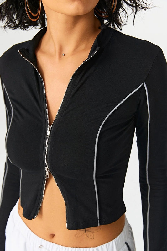 Women's Contrasting Line Standing Collar Wears Knitted Shirts