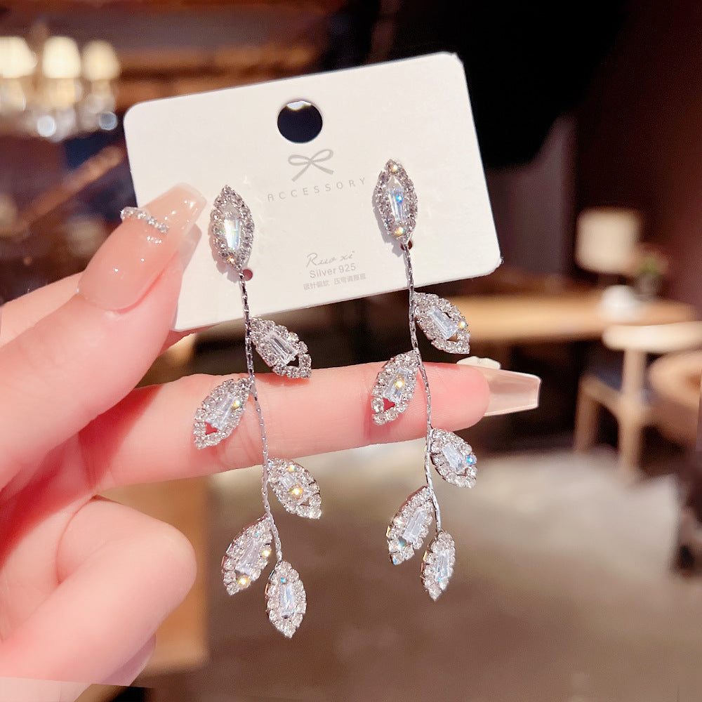 Sterling Silver Needle Light Luxury Pearl Earrings - Graceful Personality