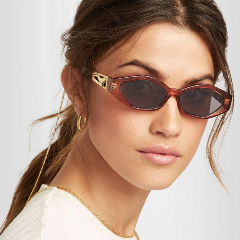 Classy Angular Cat-eye Sunglasses - Modern Retro Temples In The Shape Of A Jumping Cheetah