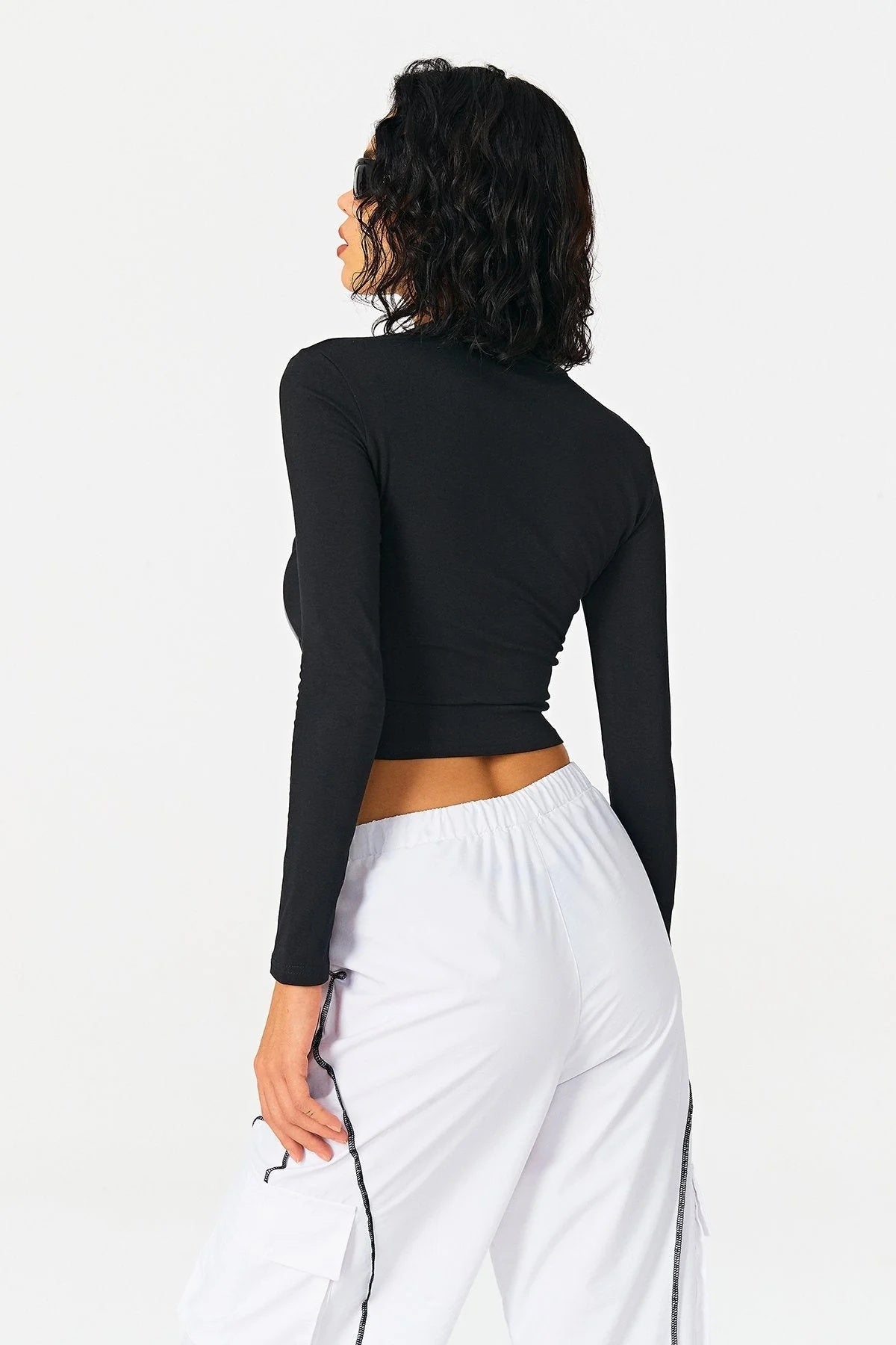 Women's Contrasting Line Standing Collar Wears Knitted Shirts