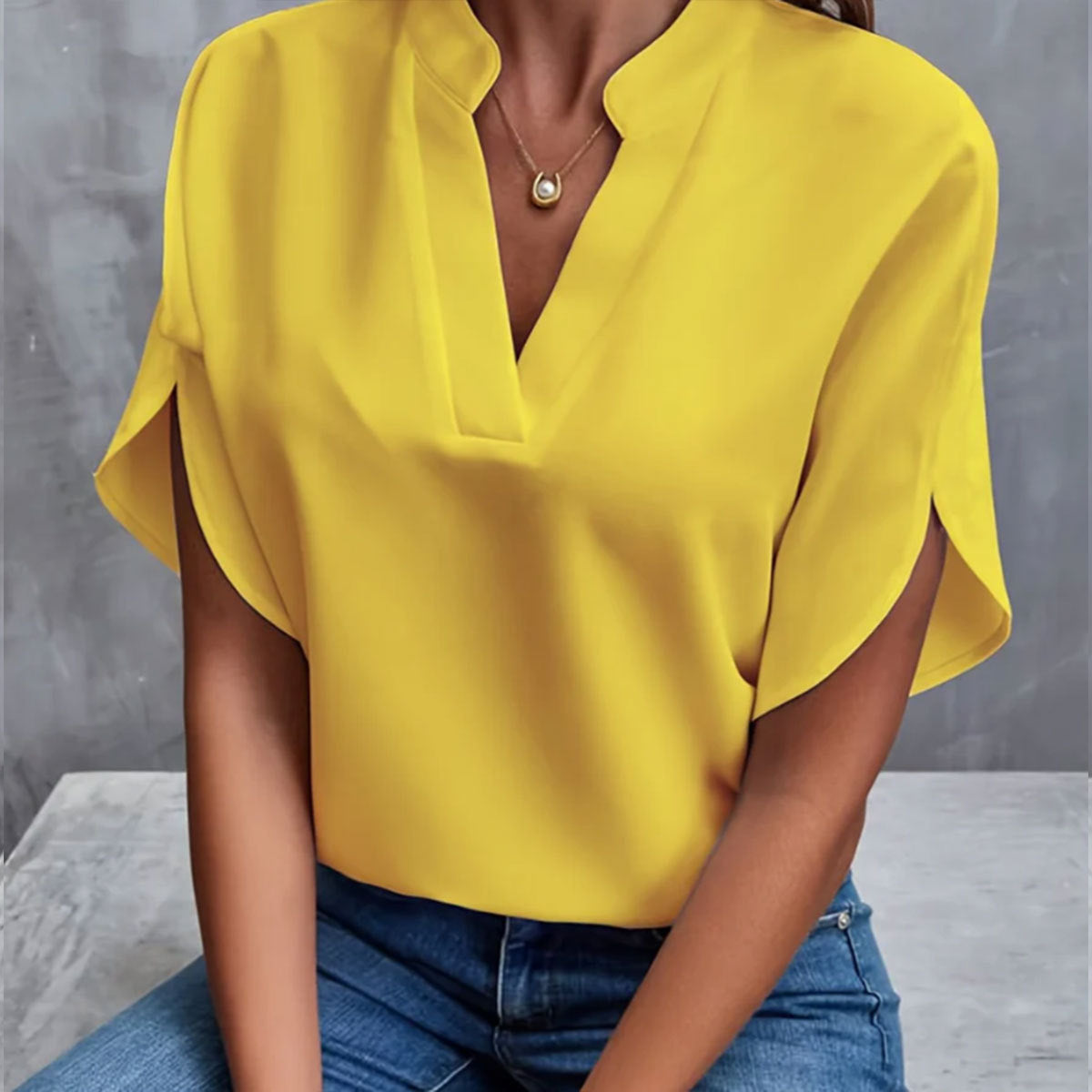Sleek Short-sleeved  V-neck Chiffon Shirt - New V-neck Shirt Women's Casual Versatile Clothing
